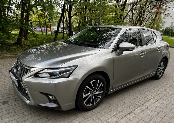 Lexus CT cena 82900 przebieg: 82200, rok produkcji 2017 z Warszawa małe 56